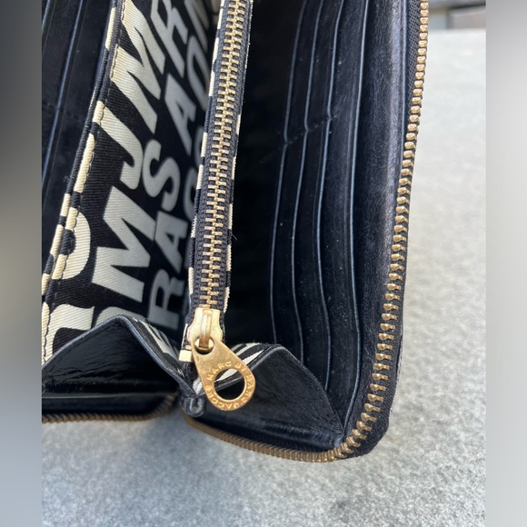 Marc by Marc Jacobs soft leather zippy motorcycle wallet, gold hardware - Picture 5 of 8